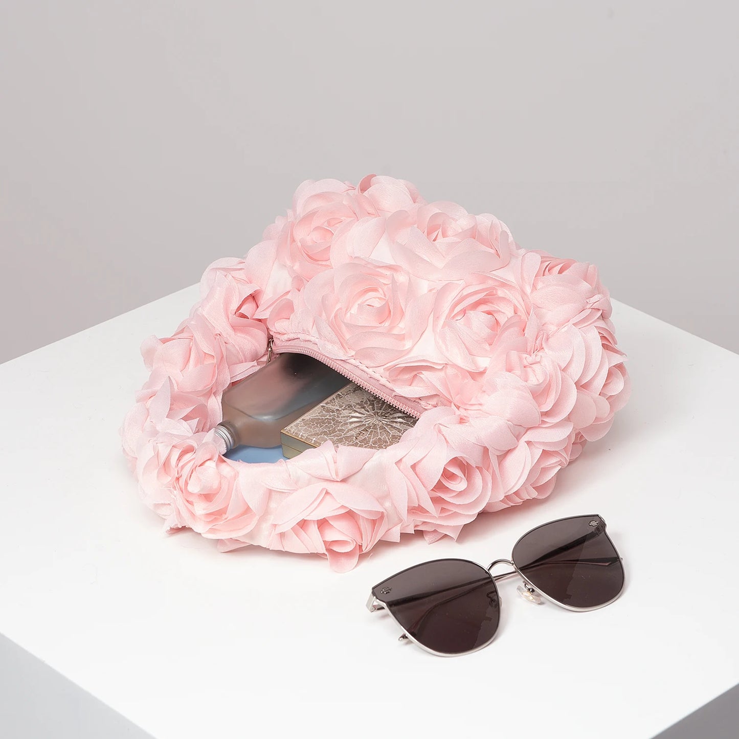 Elegant rose handbag, wedding party dinner bag, sweet and cute small square bag, suitable for women's gifts(random pattern)